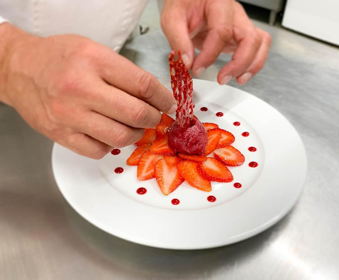 Logis Hotel - Restaurant Le Tulipier Vienne-le-Château Eksteriør billede