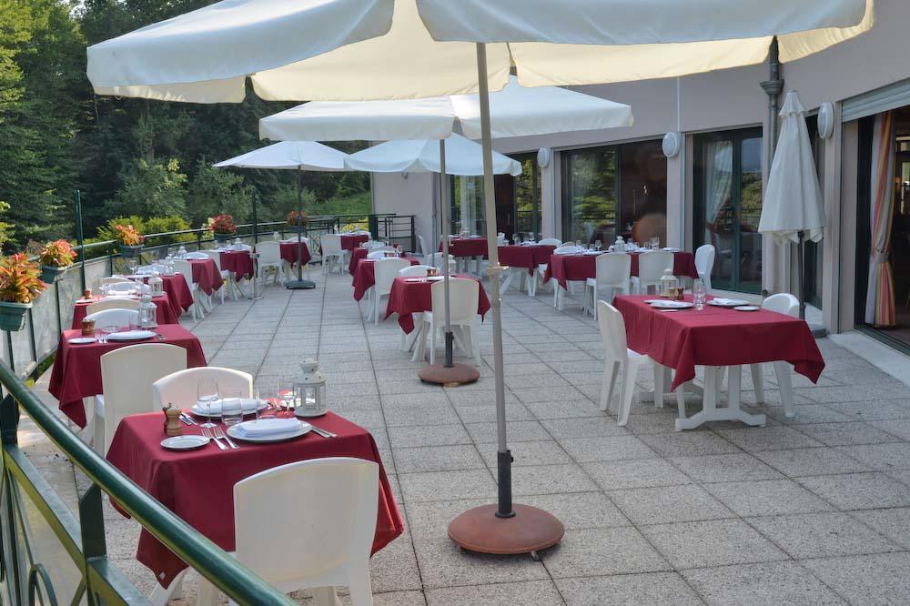 Logis Hotel - Restaurant Le Tulipier Vienne-le-Château Eksteriør billede