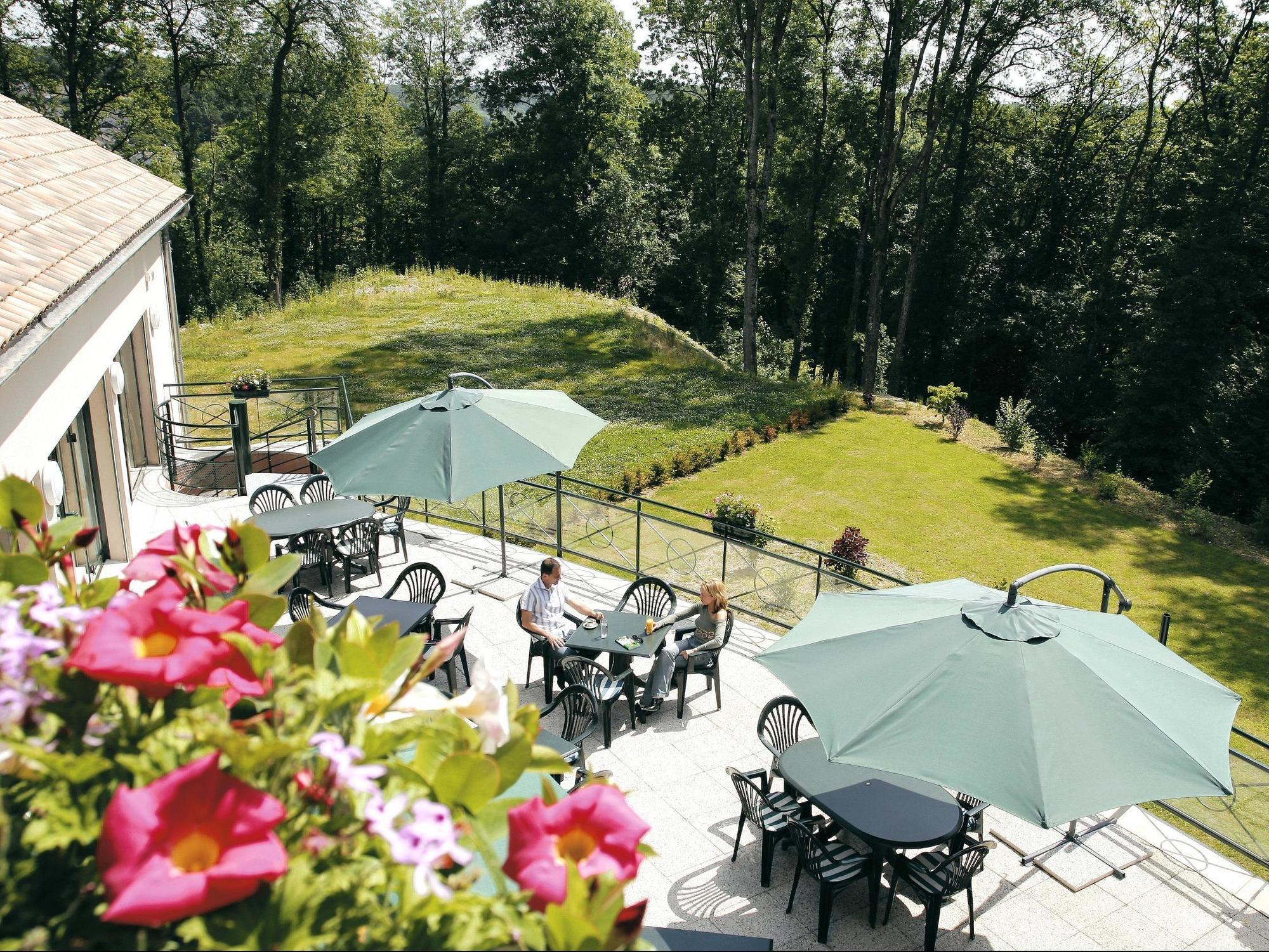 Logis Hotel - Restaurant Le Tulipier Vienne-le-Château Eksteriør billede